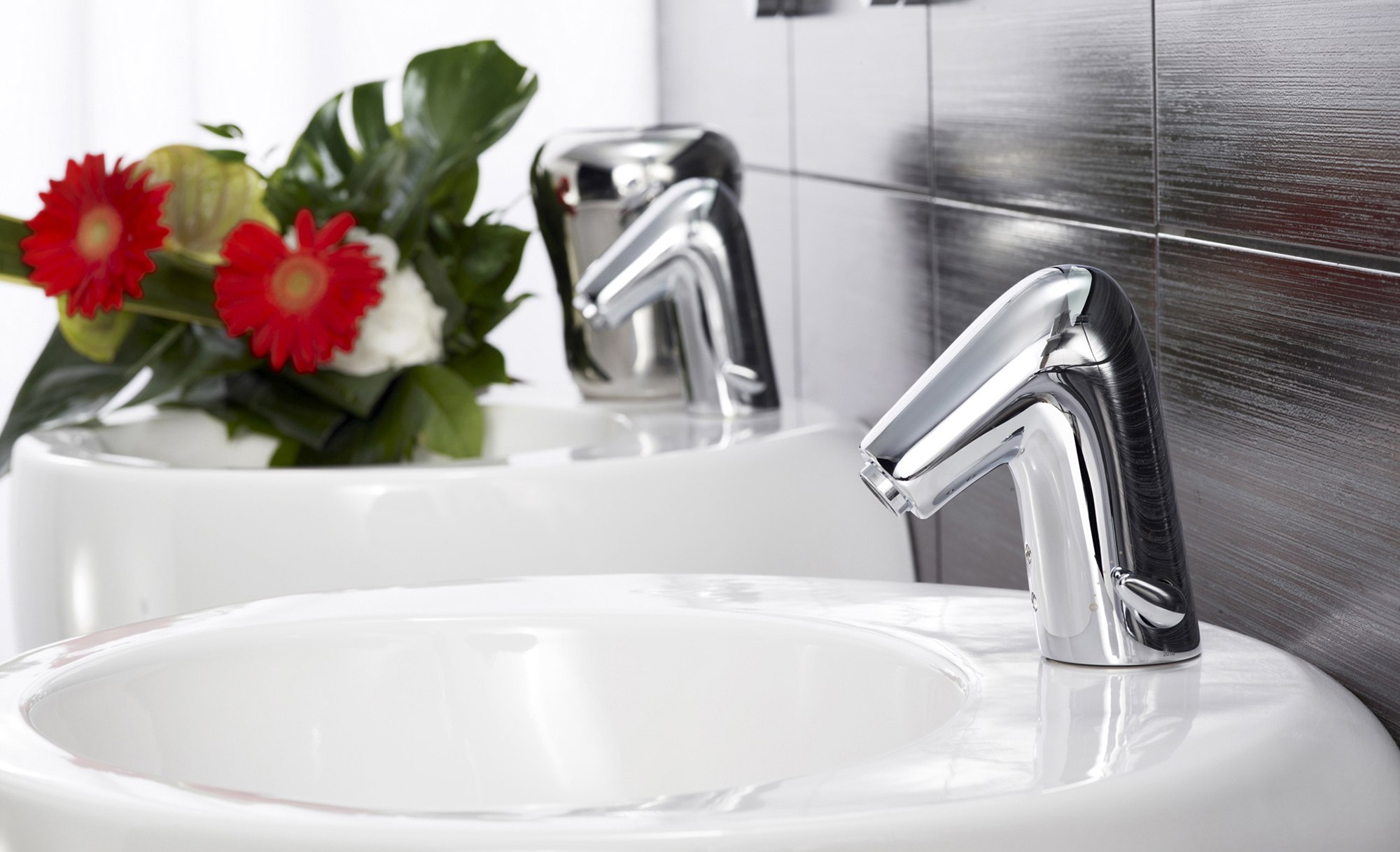 бесконтактный смеситель