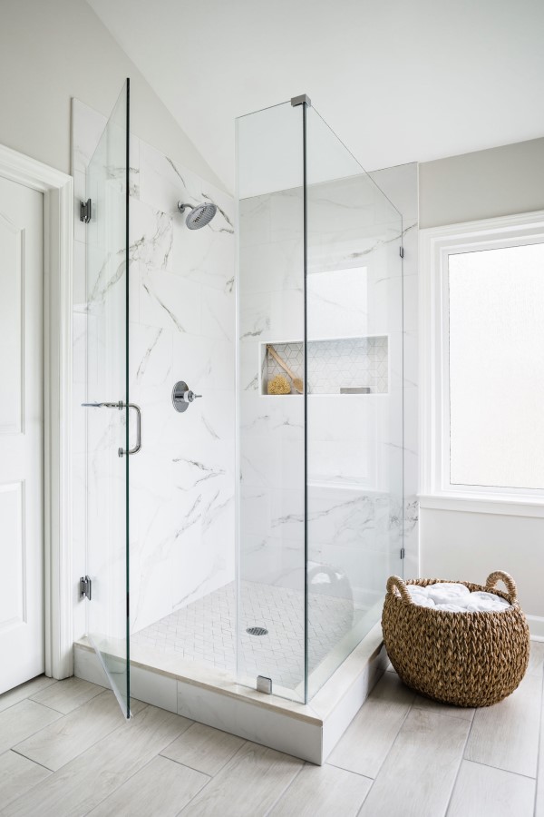 Дизайн ванних кімнат з душовими кабінами. Фото 25