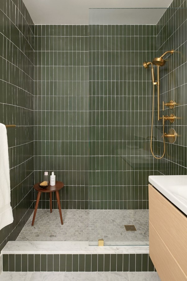 Дизайн ванних кімнат з душовими кабінами. Фото 30