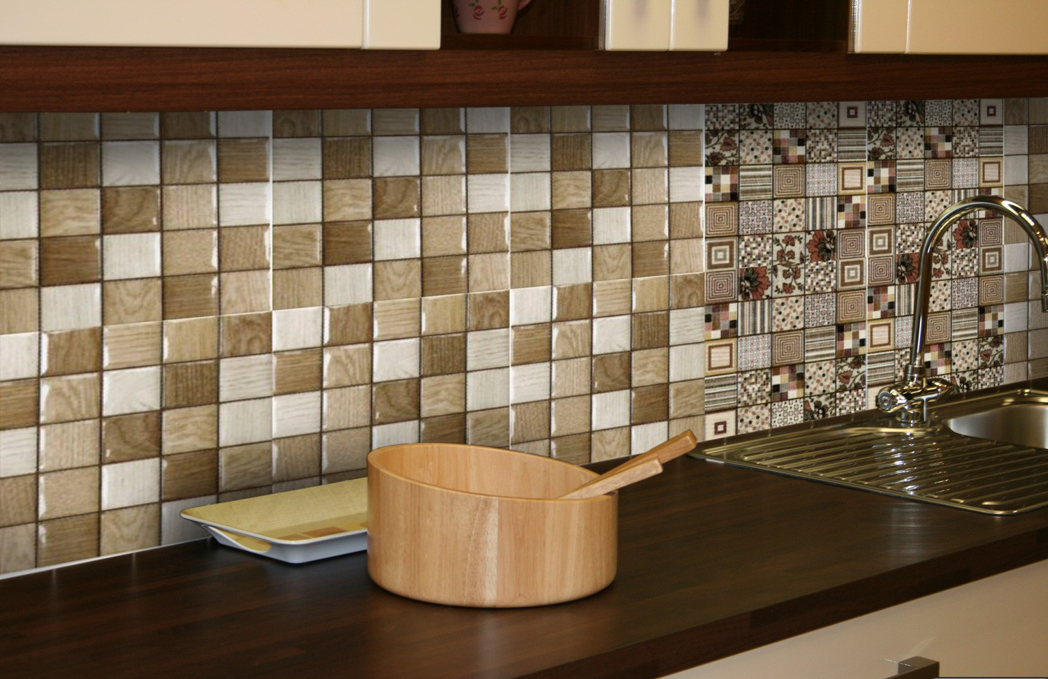 Декор кухни мозаичной плиткой